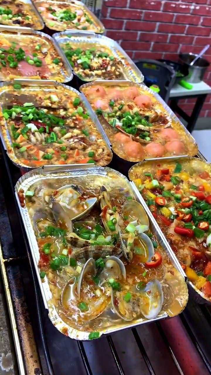 锡纸烧海鲜既可以保持肉质的鲜美汤汁还更加入味