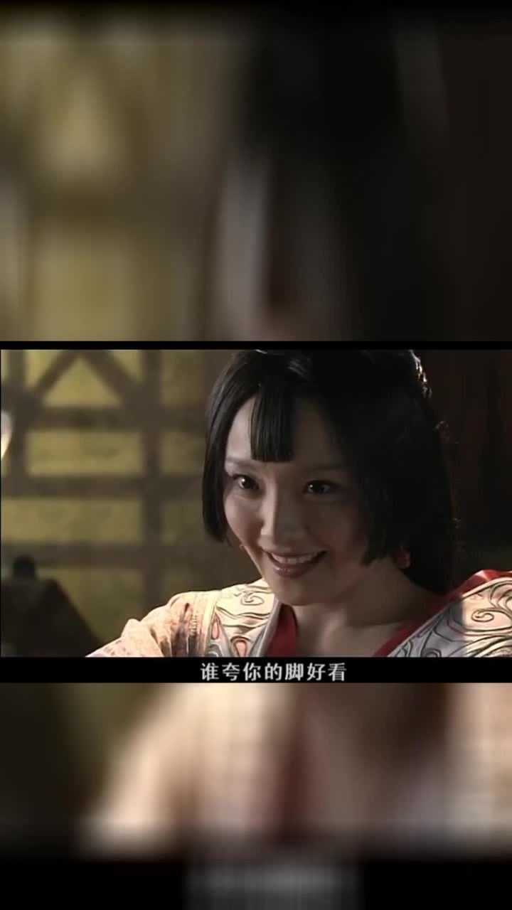 母仪天下媛儿为自己的脚配自己做的鞋这么好看的脚不能浪费了