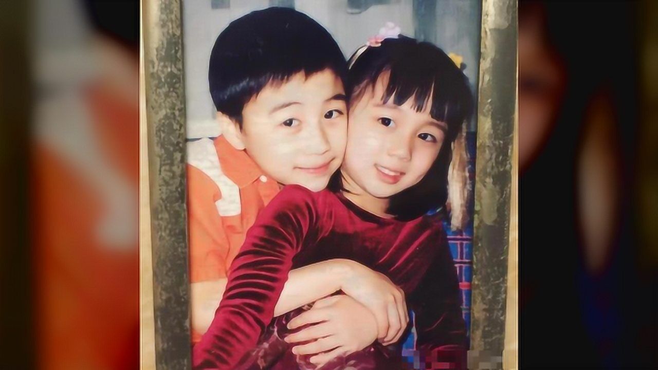 何猷君与何超欣同框!哥哥穿白衬衫很阳光,妹妹穿印花裙清纯可人