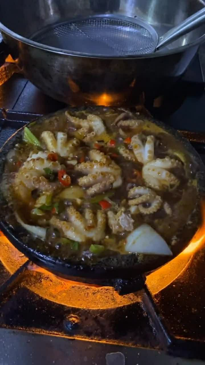 美味的石锅八爪鱼,这味道实在是太美味了,彻底被诱惑了
