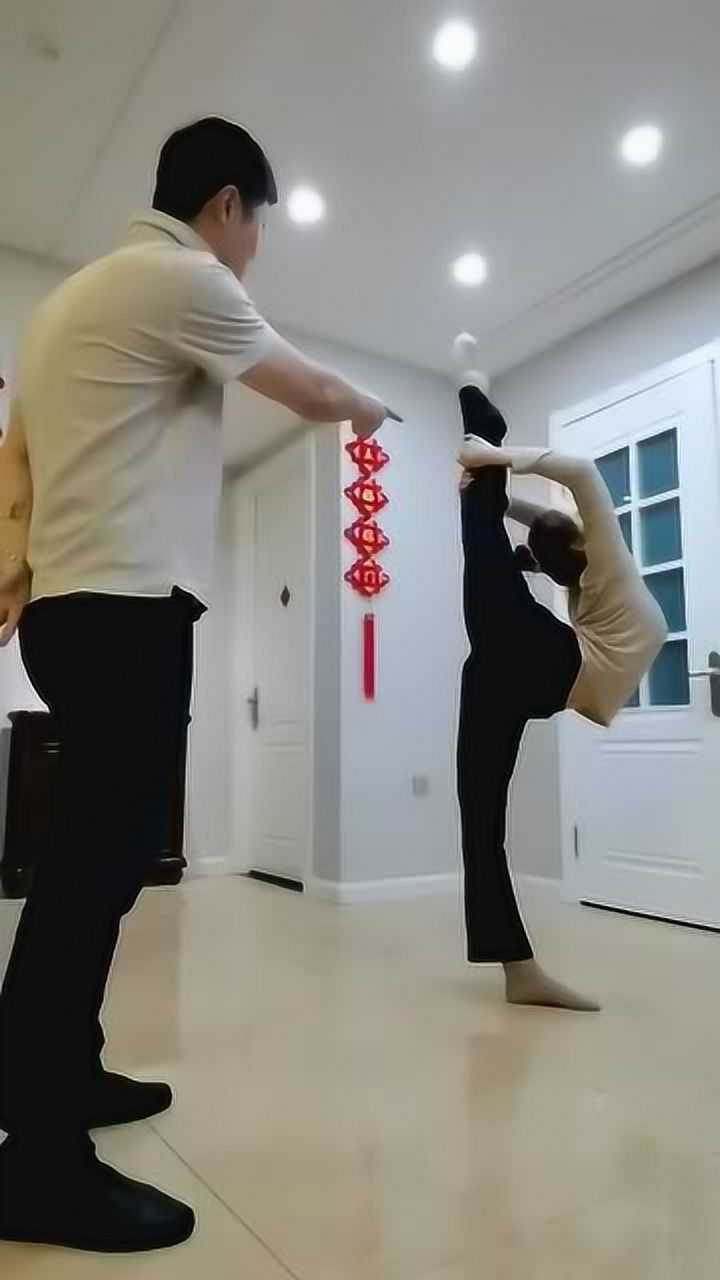 舞蹈生的日常,这样的操作,差一点就挨打了!_腾讯视频