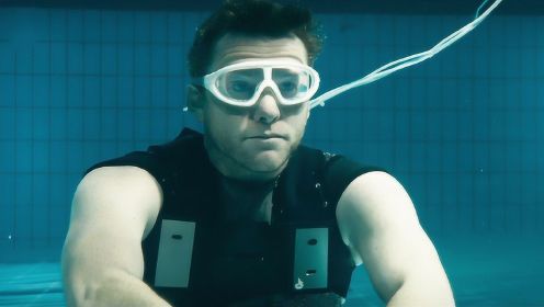 人类为殖民太空改造身体，可以不用呼吸在水里呆上40分钟，科幻片
