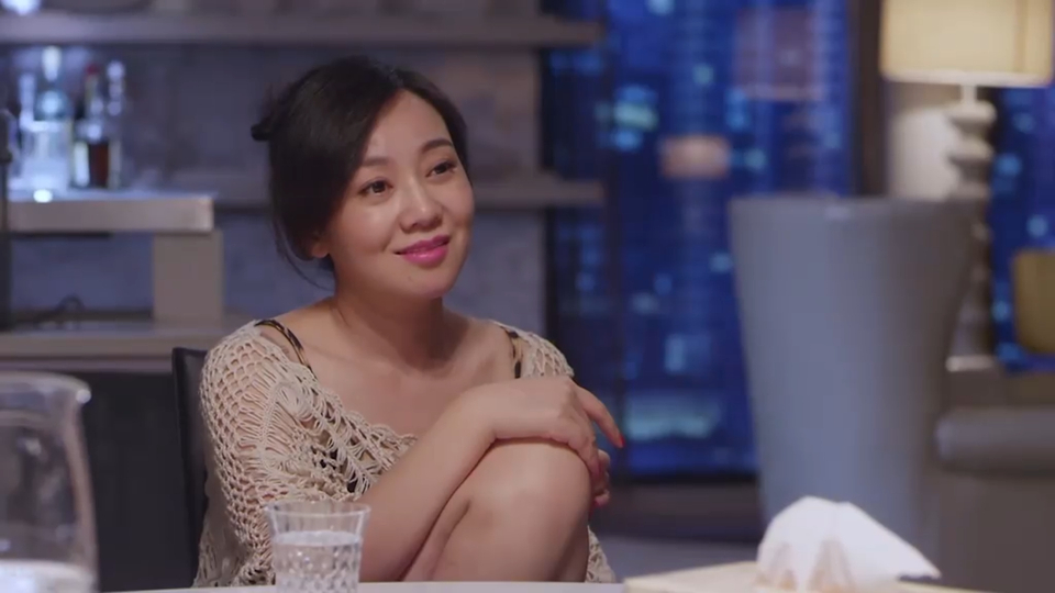 一仆二主:闫妮调戏穷大叔,假装看手相摸手,大叔被撩的害羞