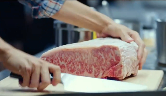 谢霆锋用a5和牛做家常菜,一道葱爆牛肉,吓到米其林大厨