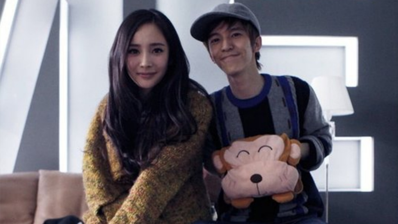 郭敬明自曝和杨幂聊白头发,女方给他看拍戏晒红的脸,两人感叹青春