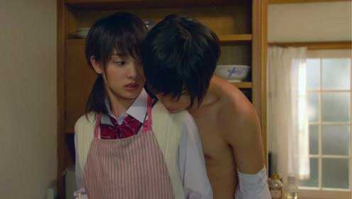 一部日本纯爱电影，撩拨了无数少女的心，看完又相信爱情了