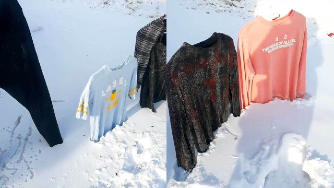东北女子洗完衣服晾晒,10分钟后被冻得贼硬,插在雪中能"站岗"