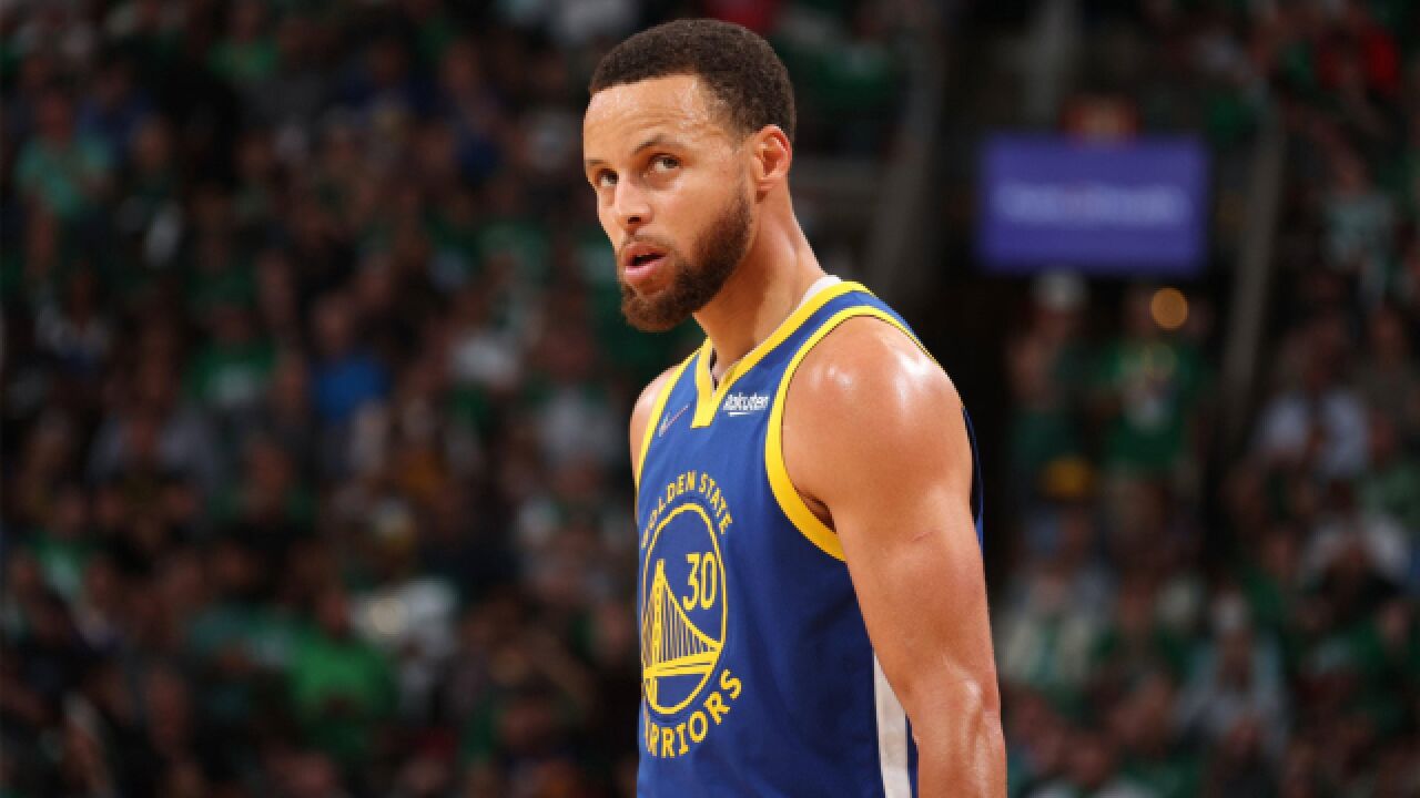 库里更换社媒背景图,其后不光另有深意,也暴露勇士最大矛盾