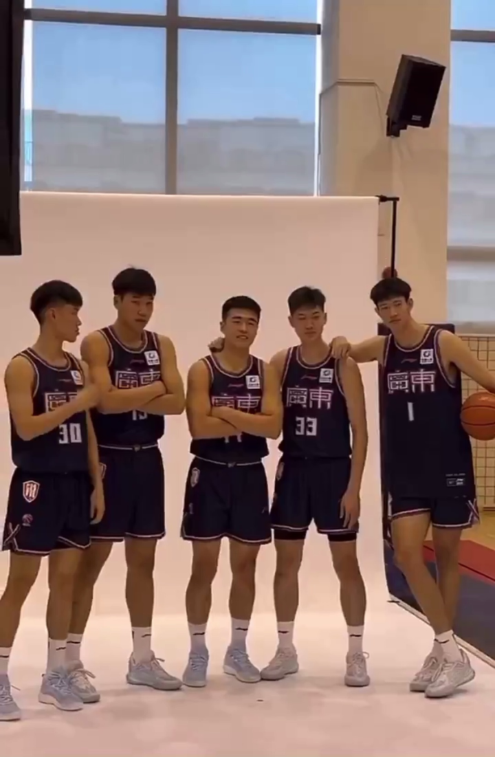 广东宏远篮球俱乐部全家福