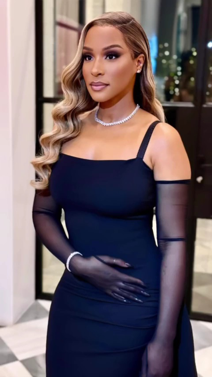 詹姆斯更新ins:萨瓦娜越来越美了,看不出是三个孩子的妈妈