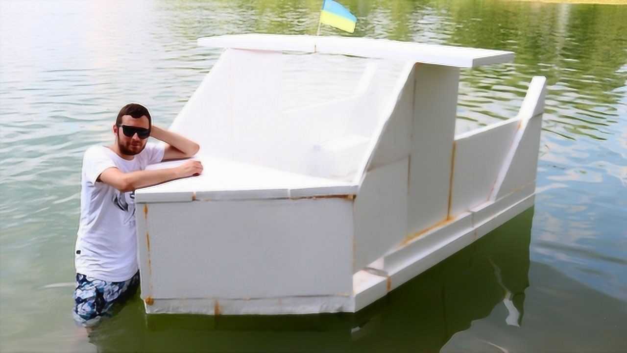 外国小哥用泡沫板造船,真的能在水上行驶吗?网友:用的什么胶水