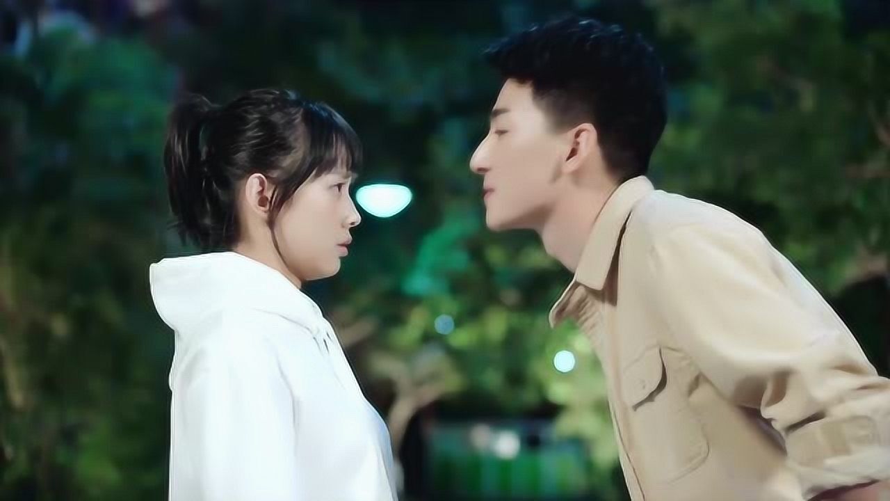 《满满喜欢你》左岸撩顾小满,这个距离这个眼神,甜死了!