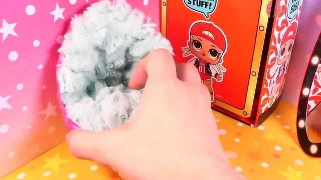 微世界DIY:迷你椅子和陈列柜