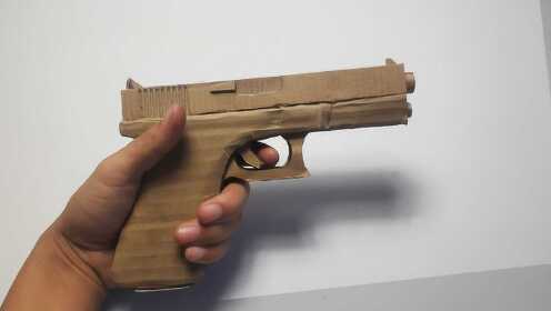 简 介:手工达人用废纸板,制作了r45 p18c r1895左轮手枪玩具模型,原型