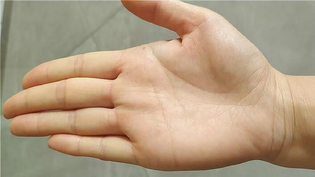 当官女人手相的9个标志,官运线看官大小,一生贵不可言!