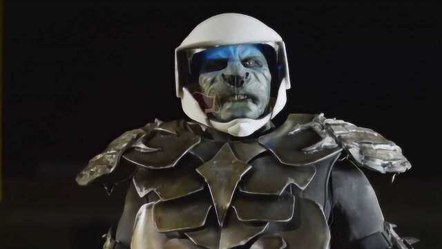 外星狼族人来挑战,四个人意外得到了装备,抵抗住了他们的侵略