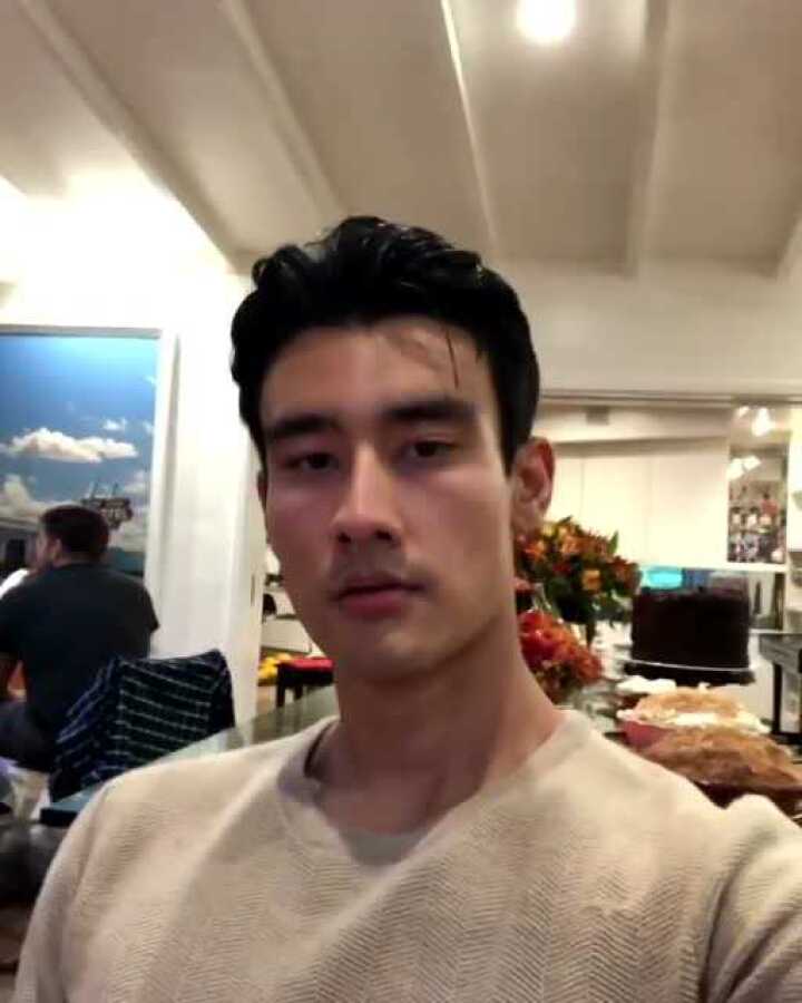 实习医生格蕾男演员alexlandi更新片场自拍颜值太高了叭