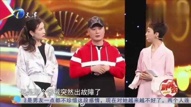 演员边潇潇怀二胎登台,与丈夫甜蜜秀恩爱,主持人连忙贺喜