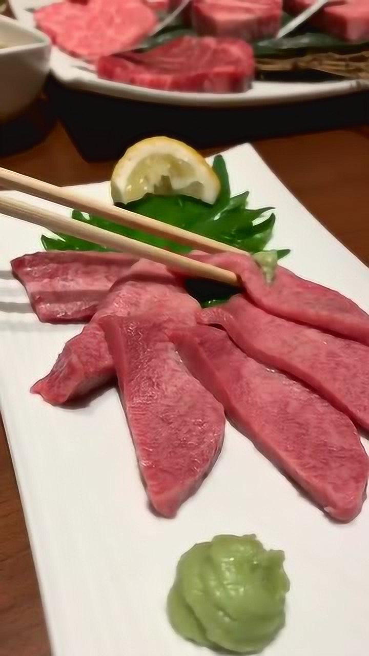 日本神户,超有人气的牛肉刺身,看起来很美味!