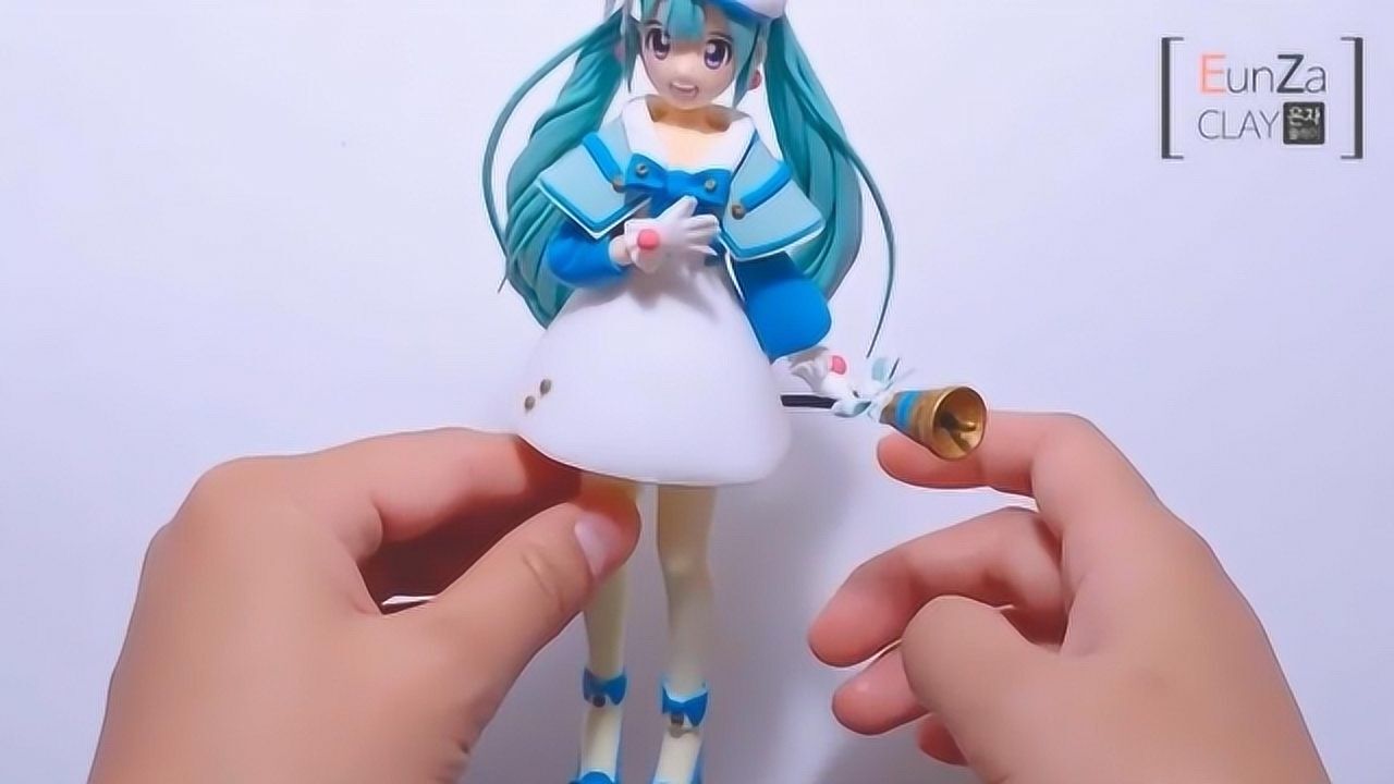 手办大师用橡皮泥捏了个初音未来这技术你给打几分
