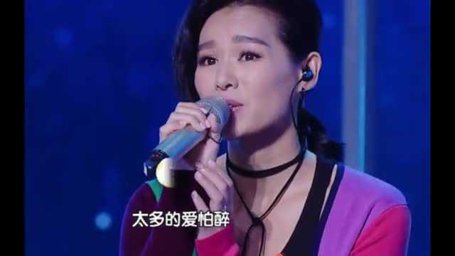 胡杏儿非常热爱音乐!和吴启贤老师合唱《你最珍贵》!