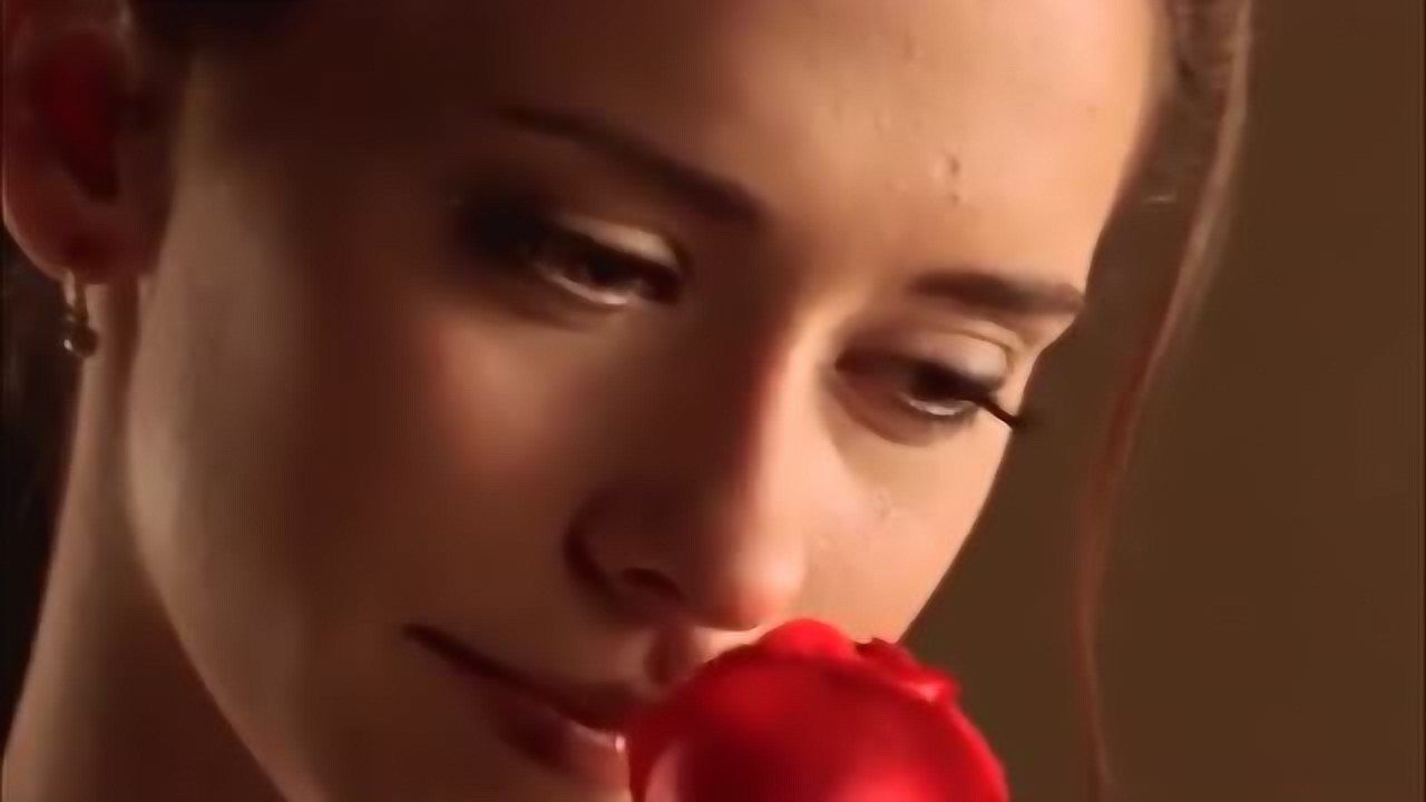 詹妮弗洛芙休伊特，看了这么多女神系列，这位是真的惊艳_高清