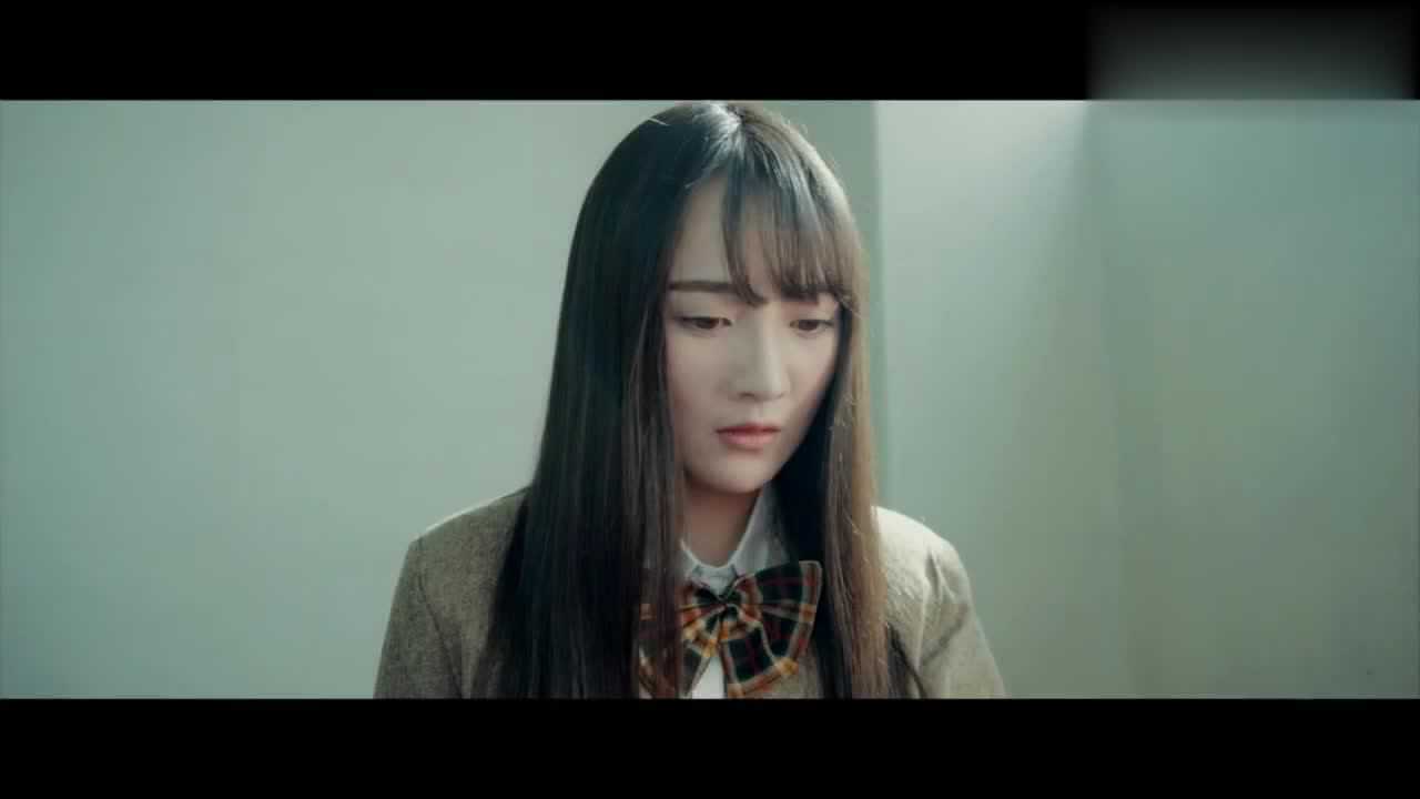 笔仙大战贞子知夏来厕所寻找朋友看最后一个门时被吓了一跳