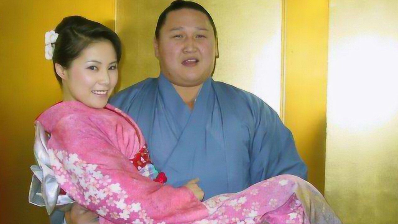 为何日本女生愿意嫁给其貌不扬的相扑手?除了有钱外,这点最重要