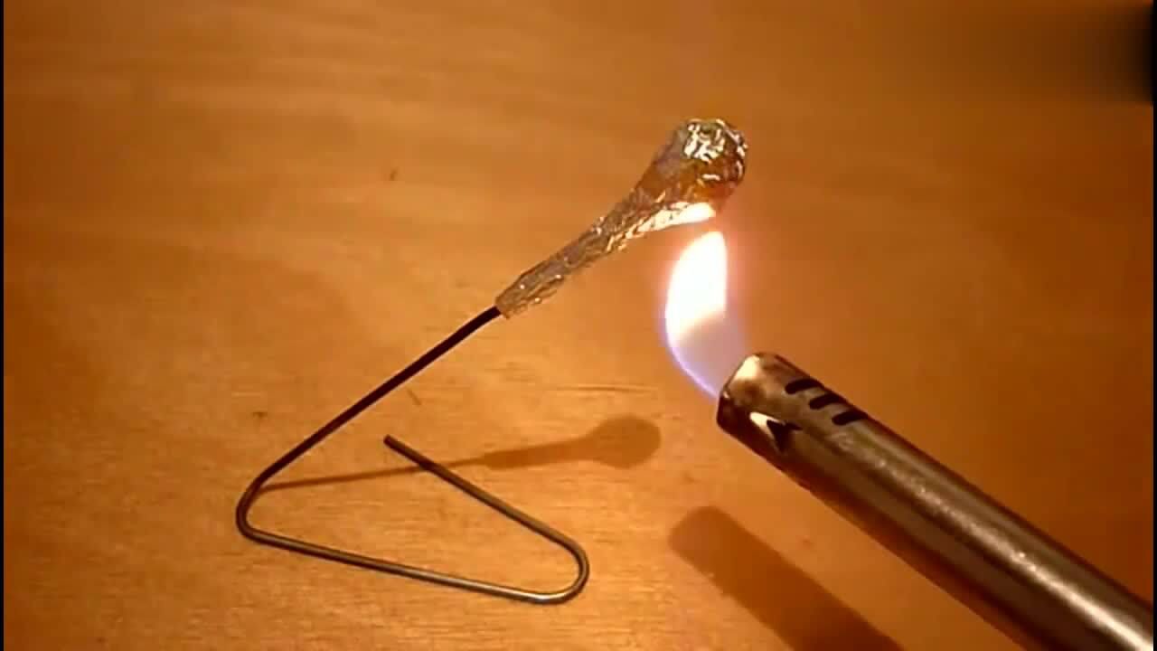 火柴和锡纸diy科学小实验迷你火箭就是这样做出来的