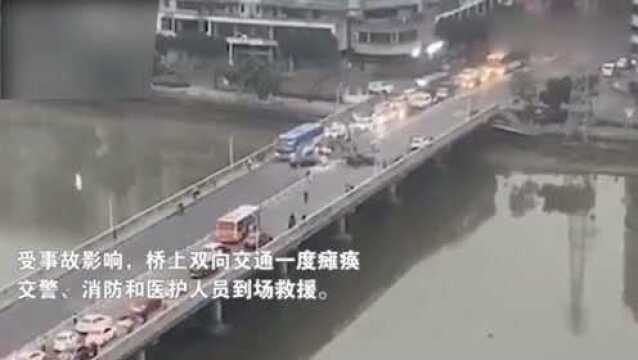 矫车“蛇行”高速过桥,冲过护栏与对面车猛撞,两车瞬间报废