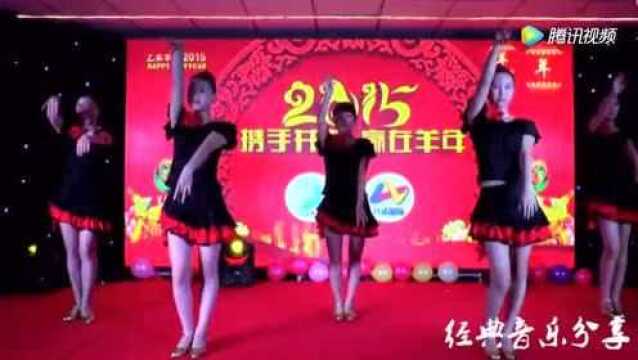 公司年会节目表演美女同事跳《踏浪》!引台下老男人一片喝彩