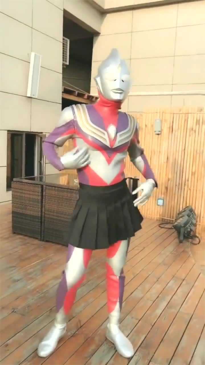 你知道迪迦穿裙子什么样子吗你永远不知道面具下到底是男是女