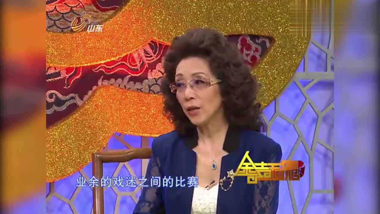 裘芸出生京剧世家常年以票友自居父亲裘盛戎让其唱老旦