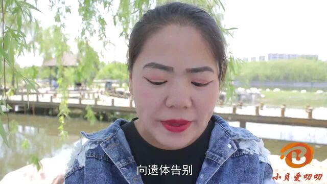 美女员工稿子打错字,把花圈写错花卷,把经理都气坏了