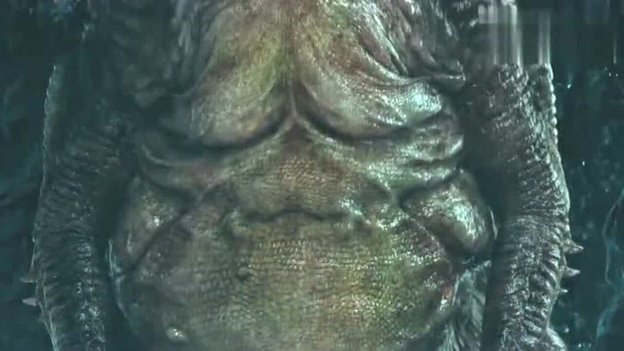 恐龙王霸王龙被变异恐龙追身形差距太大只能掉头就跑