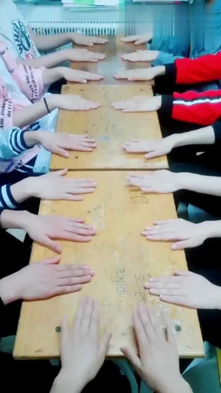 桌子上的拍手舞原来还可以这样玩好有节奏感