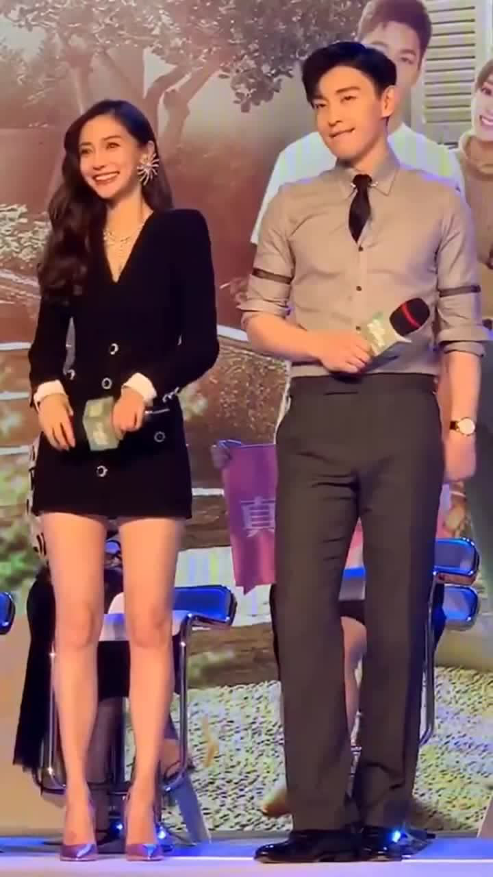 越来越喜欢邓伦偷笑杨颖也好美_腾讯视频