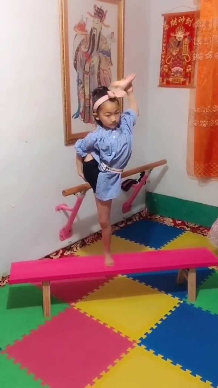 这个小姑娘叫赵亚雨晨_腾讯视频