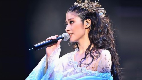 美女陈慧琳现场演唱《爱与痛的边缘》，好听极了！
