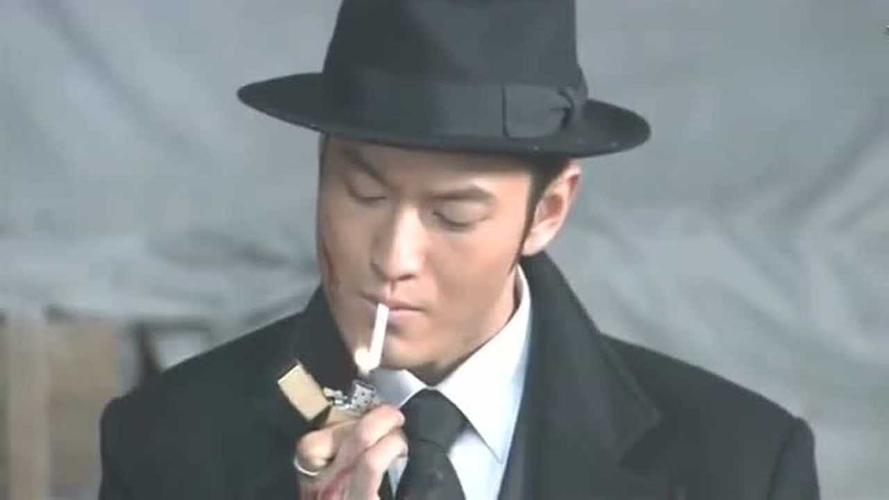 黄晓明在上海滩当中最帅的一幕这点烟的方式炫爆了