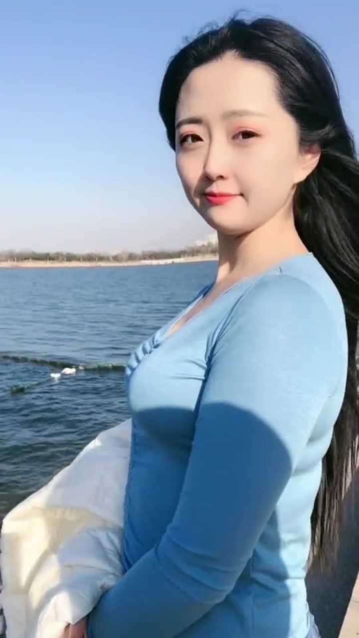 一百三十斤的小姐姐一点看不出胖的痕迹只看出微胖的魅力