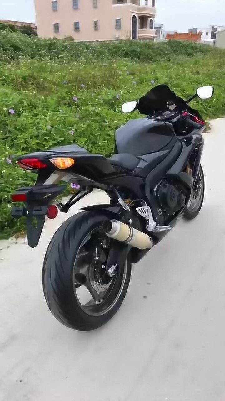 铃木摩托车户外展示改装排气声浪无敌