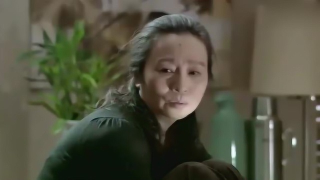 小伙一进门,就看见满地的水和桌子上的妈妈,瞬间无语了!