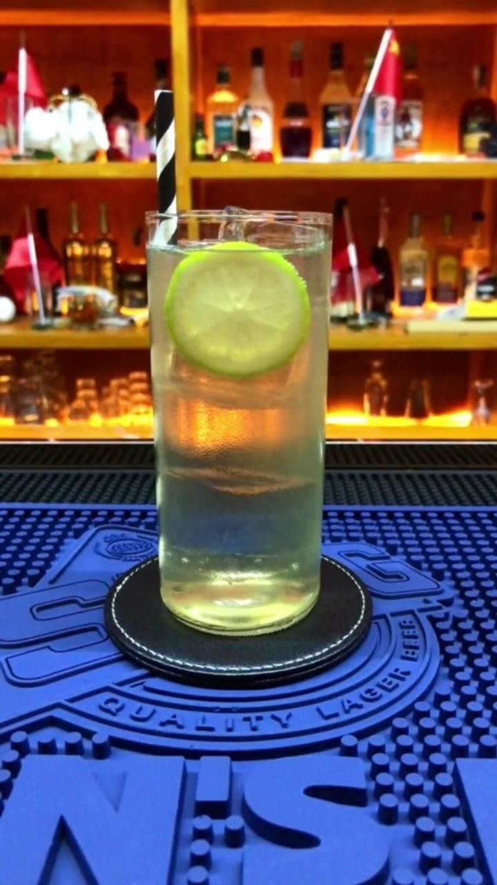 帝王菲士以威士忌为基酒调制而成口感清凉畅爽彰显出如狮子般雄伟气势