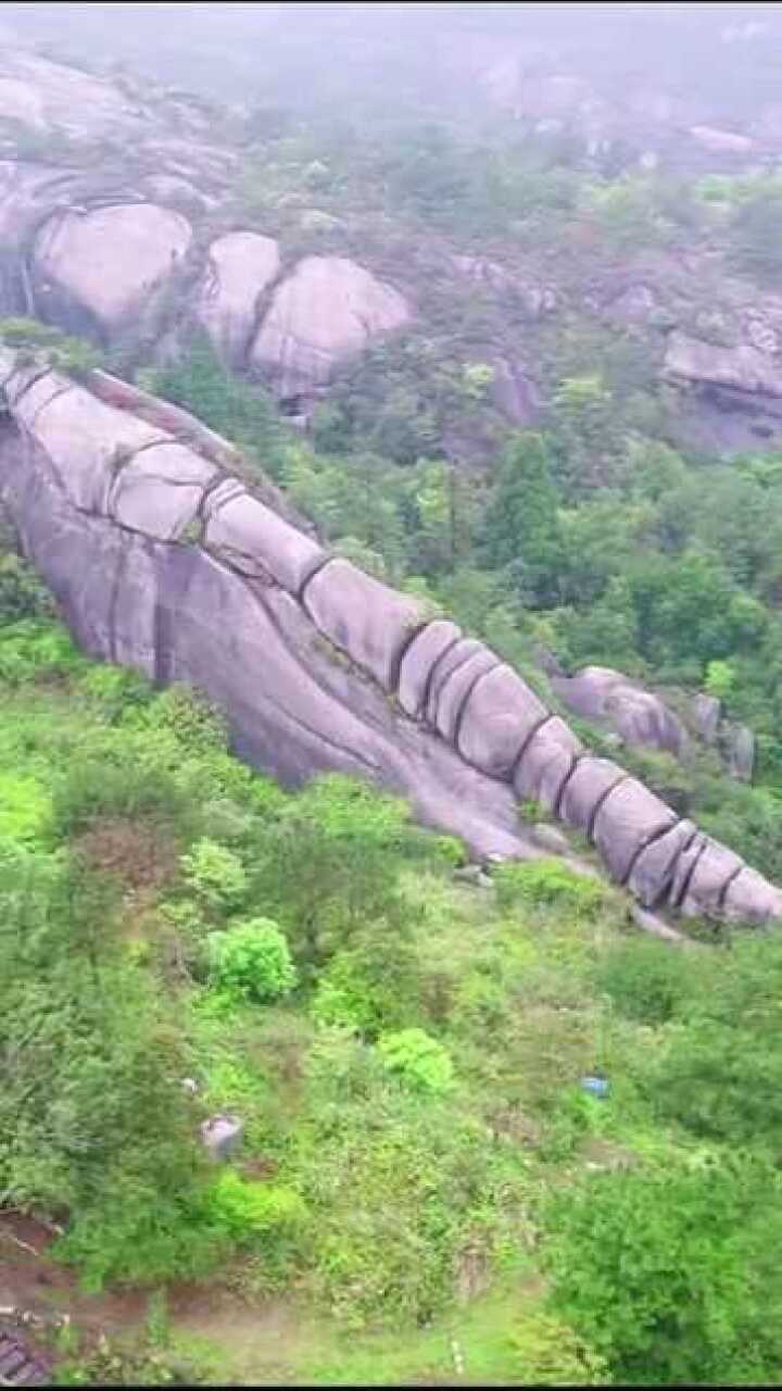 航拍大罗山龙脊大自然的杰作是一处风水宝地