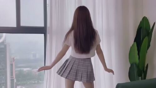 美女扭臀换装秀,小裙子飞呀飞,太美了