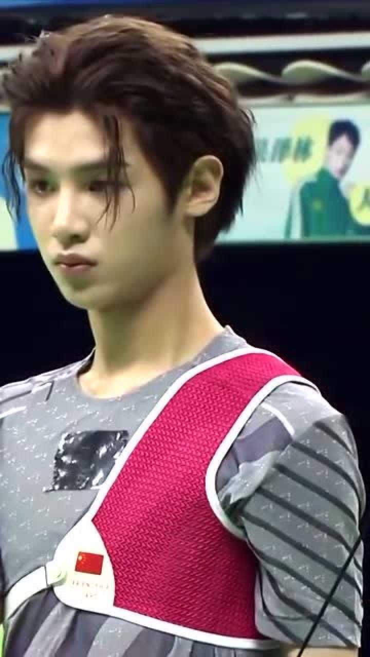 黄明昊射箭模样帅呆啦