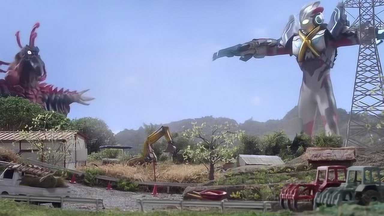 奥特曼艾克斯穿上哥莫拉装甲巴顿的嘴啄秃了也伤不了他分毫