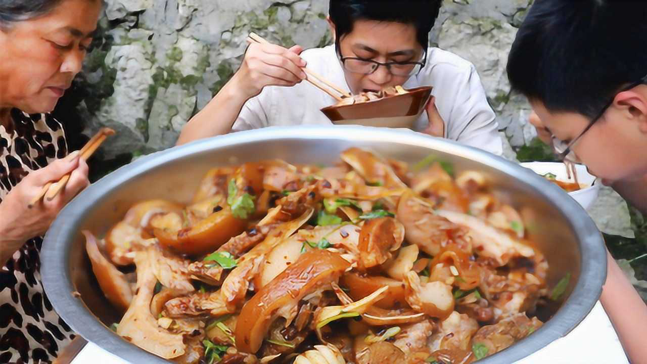 九九做卤猪头肉,花了105块钱做了一大盆,全家吃得香太值了
