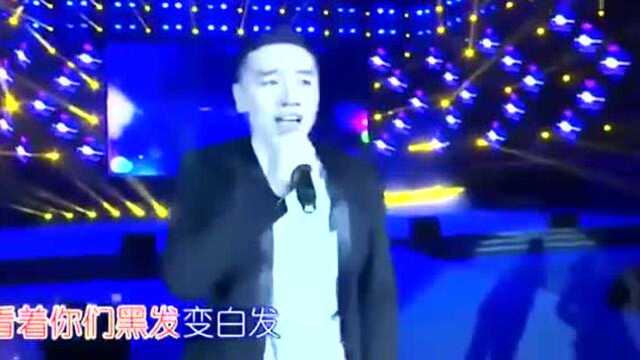 王琪深情演唱《万爱千恩》现场版,唱出了多少子女的心声,感动的落泪